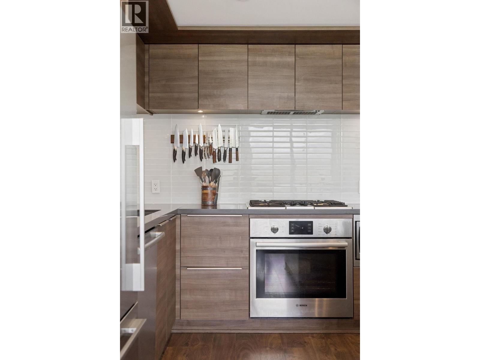 1702 1550 FERN STREET, North Vancouver