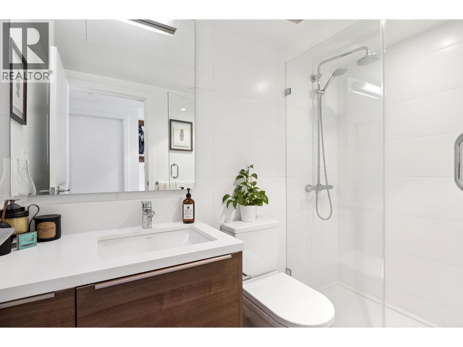 1702 1550 FERN STREET, North Vancouver