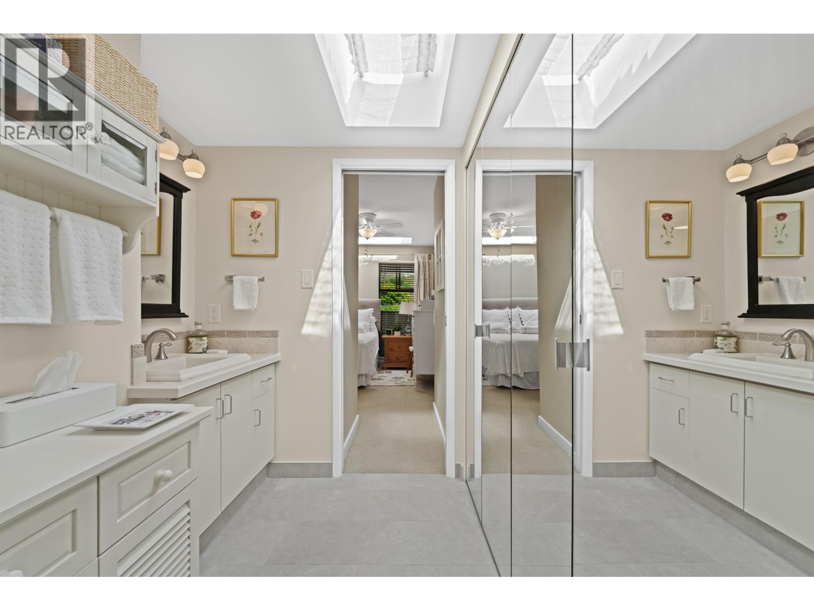 48 2250 FOLKESTONE WAY, West Vancouver