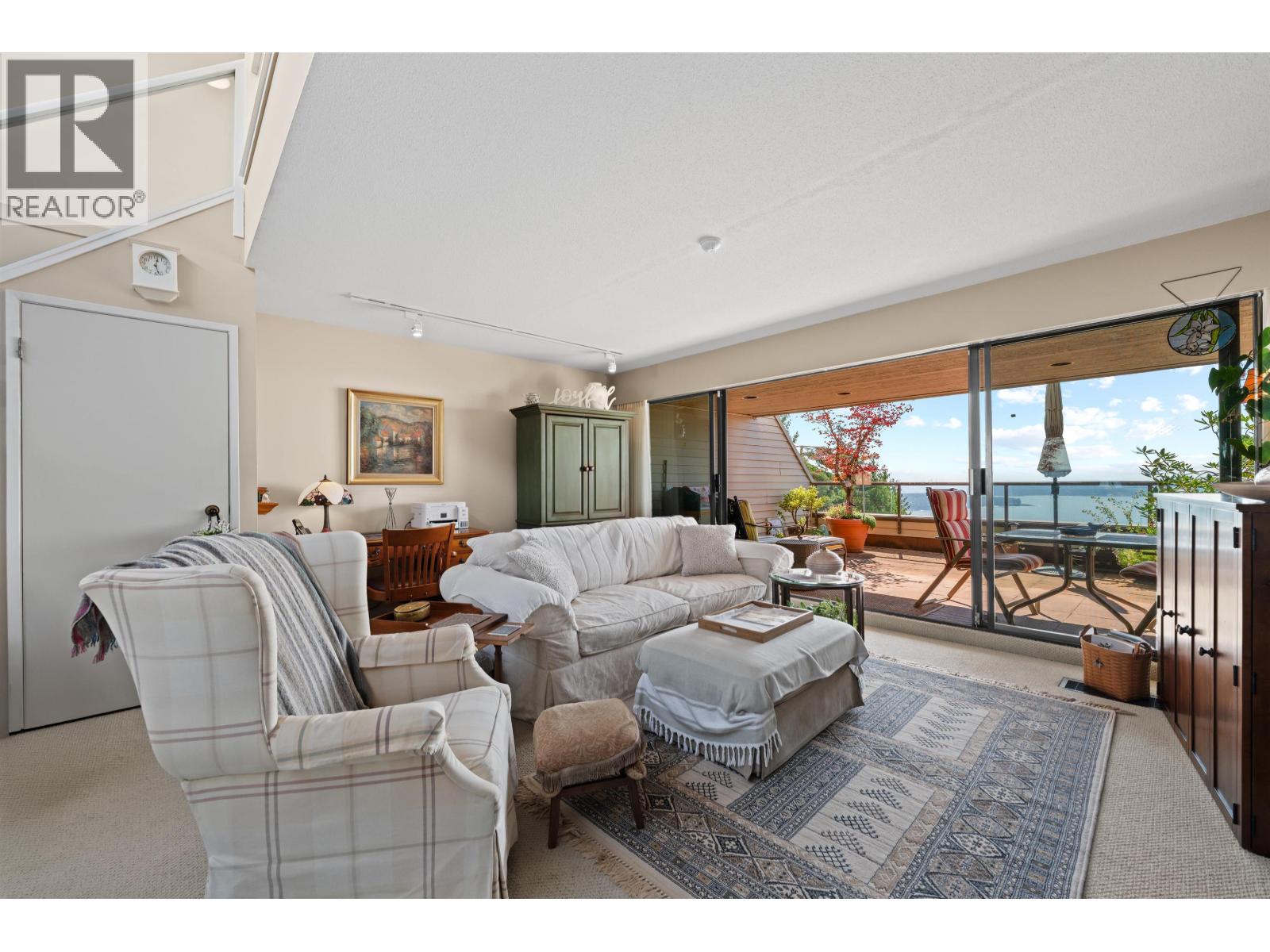 48 2250 FOLKESTONE WAY, West Vancouver