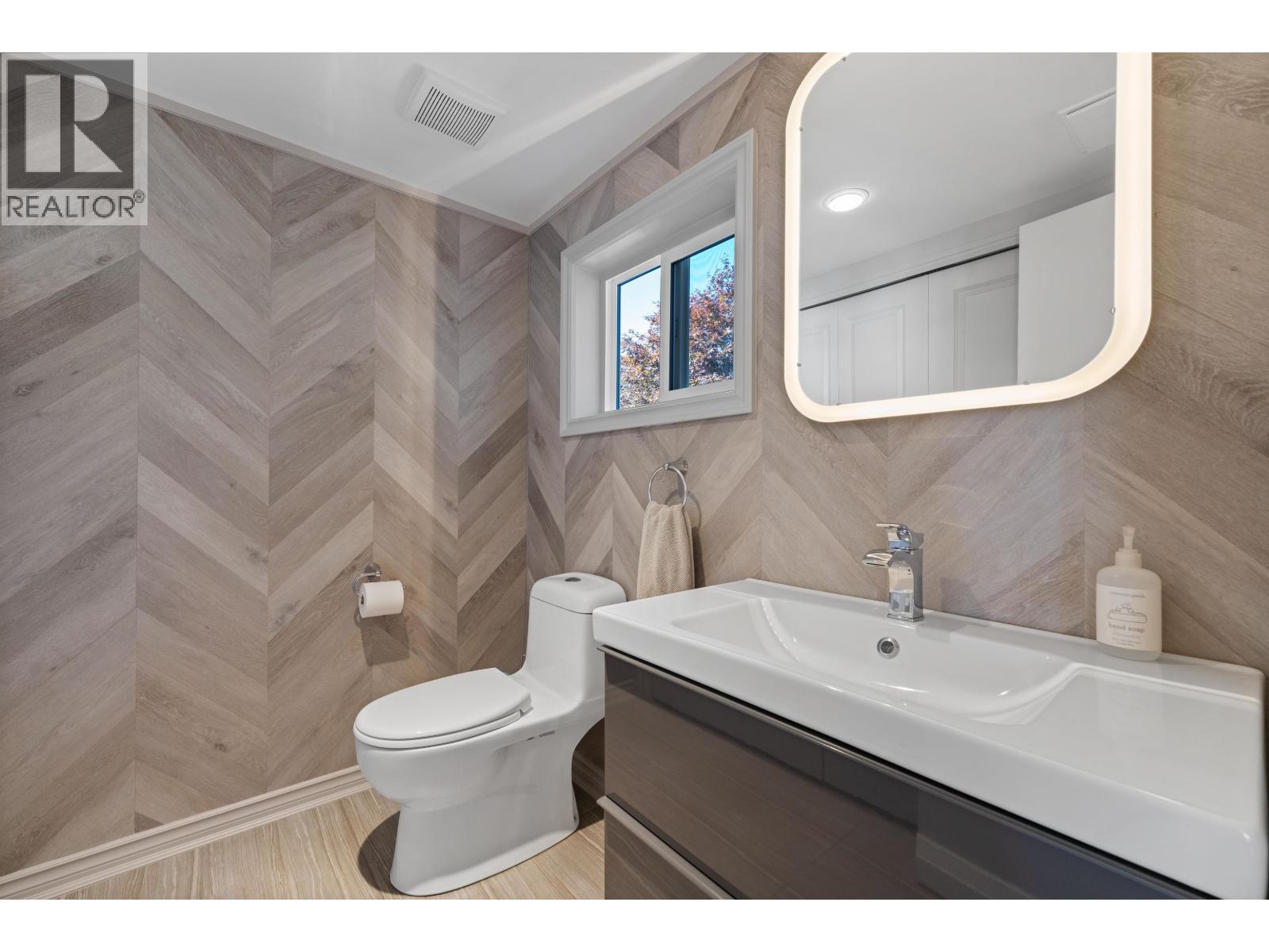 412 E 2ND STREET, North Vancouver