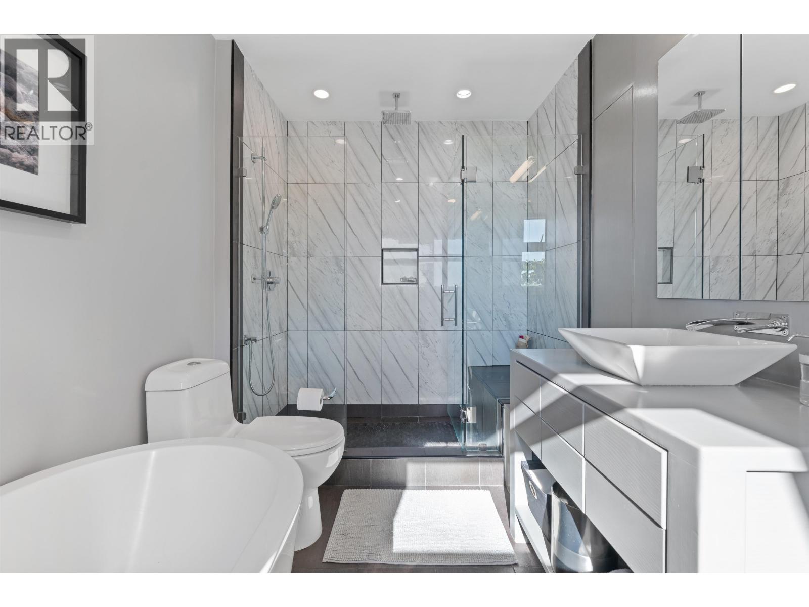 412 E 2ND STREET, North Vancouver