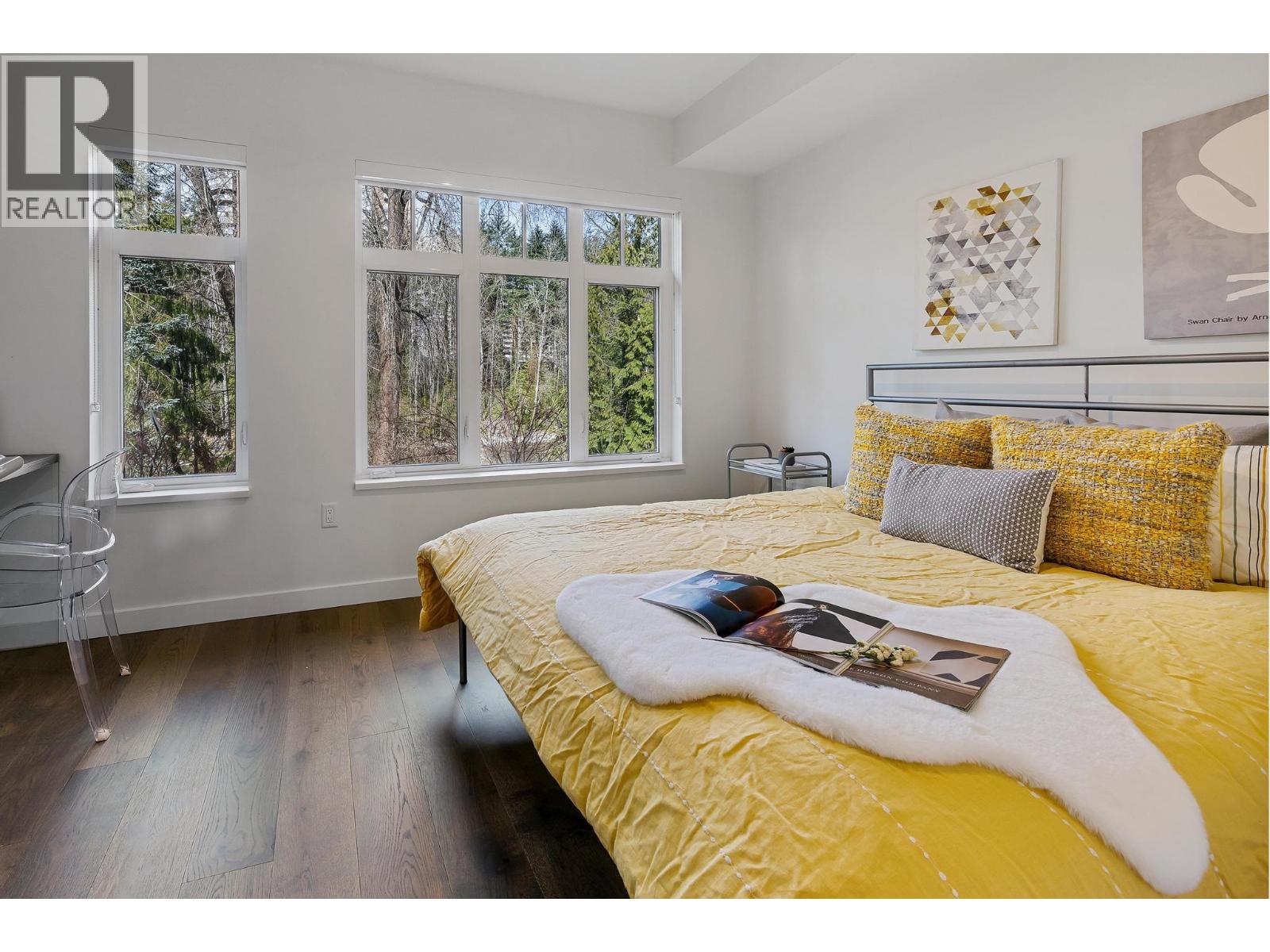 4 1960 GLENAIRE DRIVE, North Vancouver