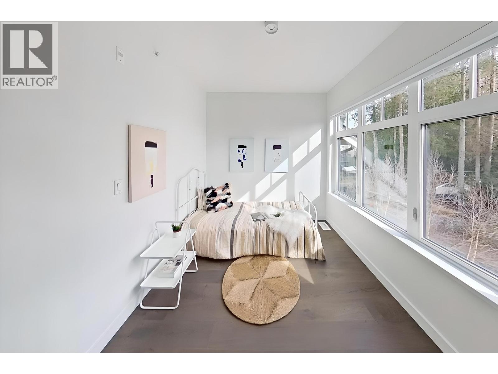 4 1960 GLENAIRE DRIVE, North Vancouver