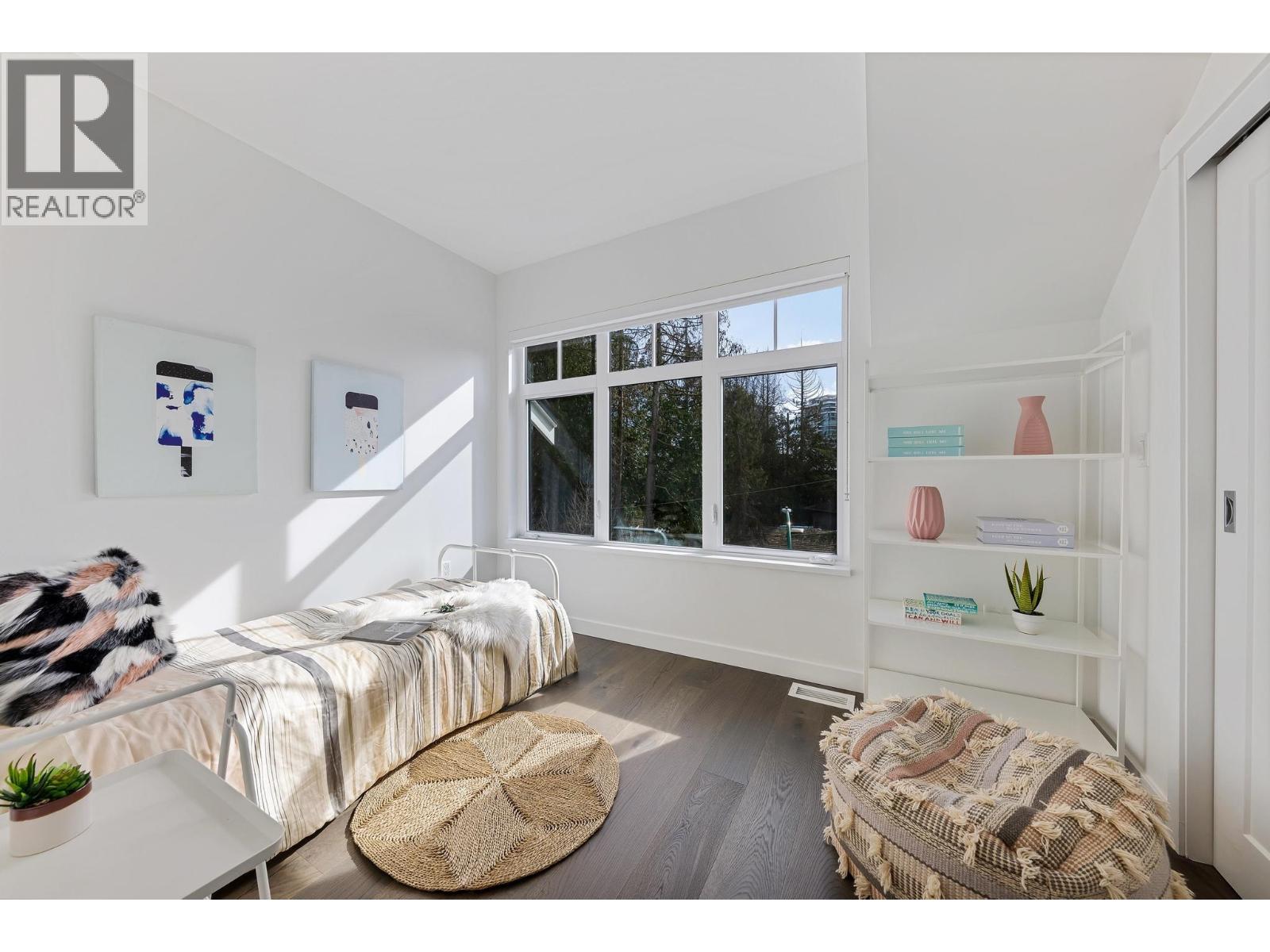 4 1960 GLENAIRE DRIVE, North Vancouver