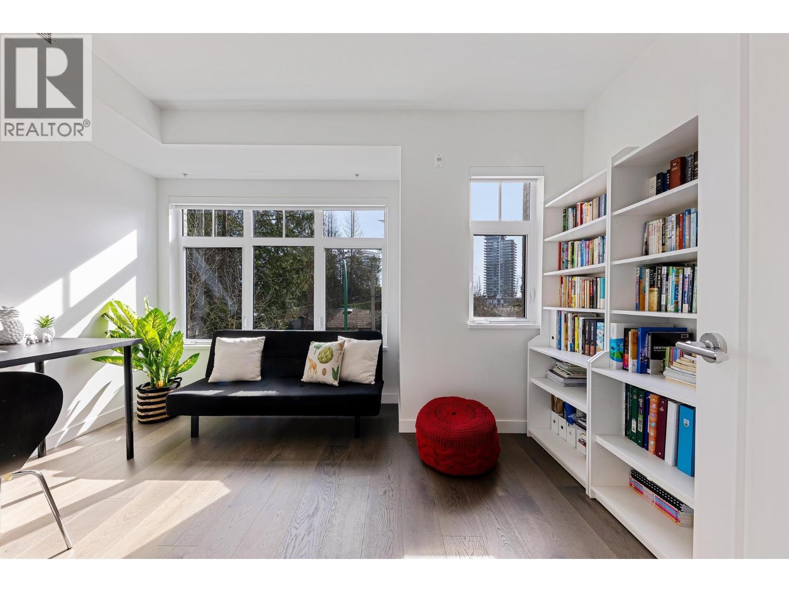 4 1960 GLENAIRE DRIVE, North Vancouver