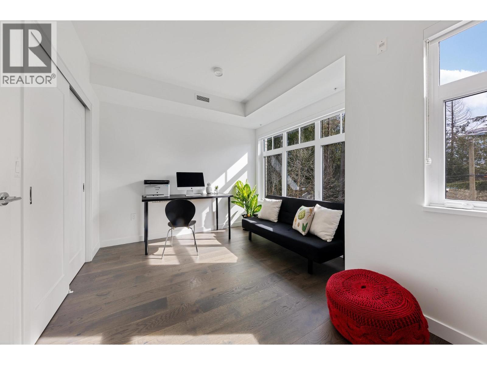 4 1960 GLENAIRE DRIVE, North Vancouver