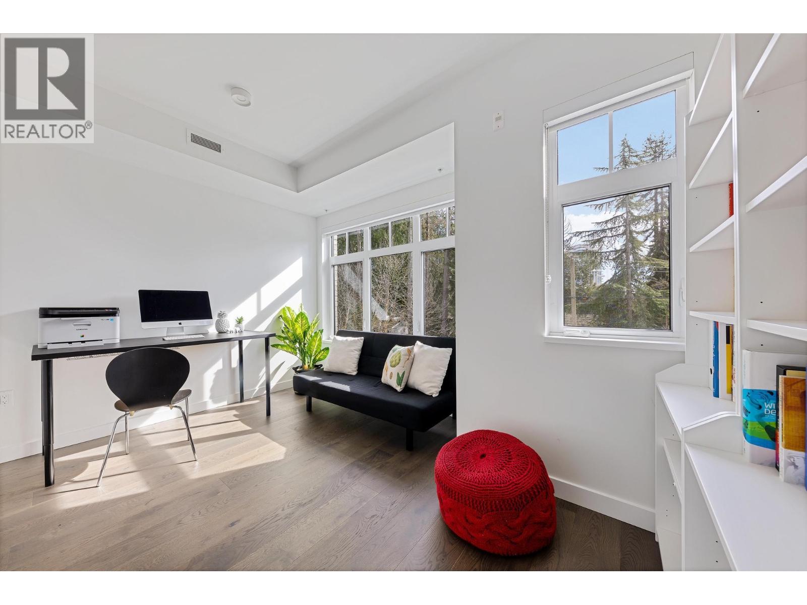 4 1960 GLENAIRE DRIVE, North Vancouver