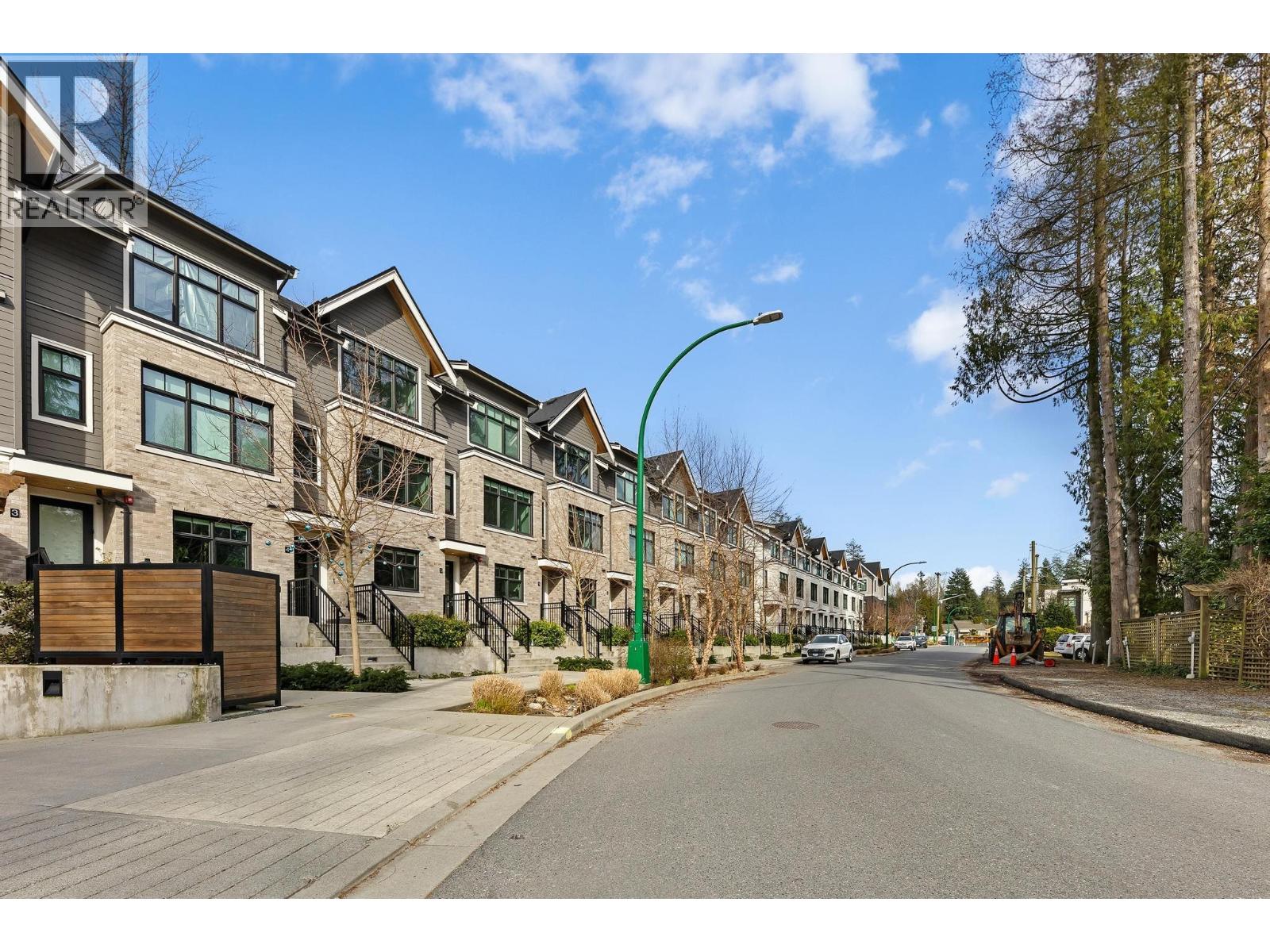 4 1960 GLENAIRE DRIVE, North Vancouver