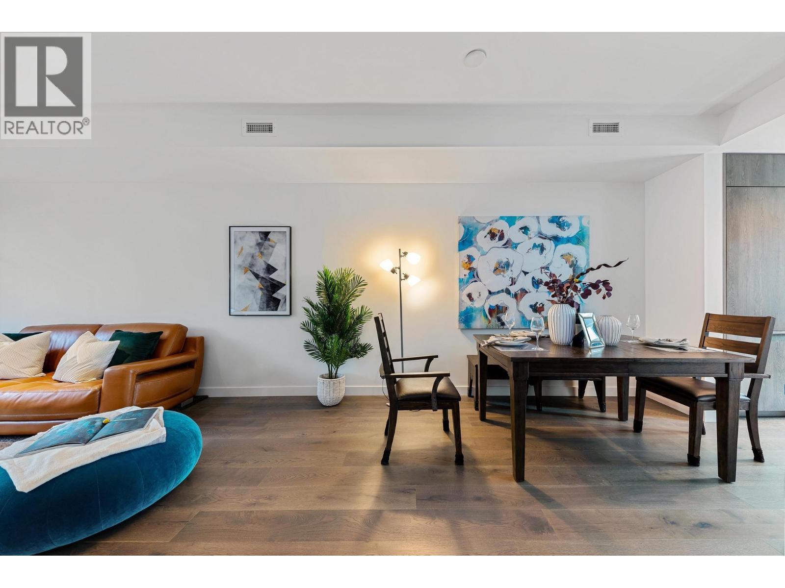 4 1960 GLENAIRE DRIVE, North Vancouver