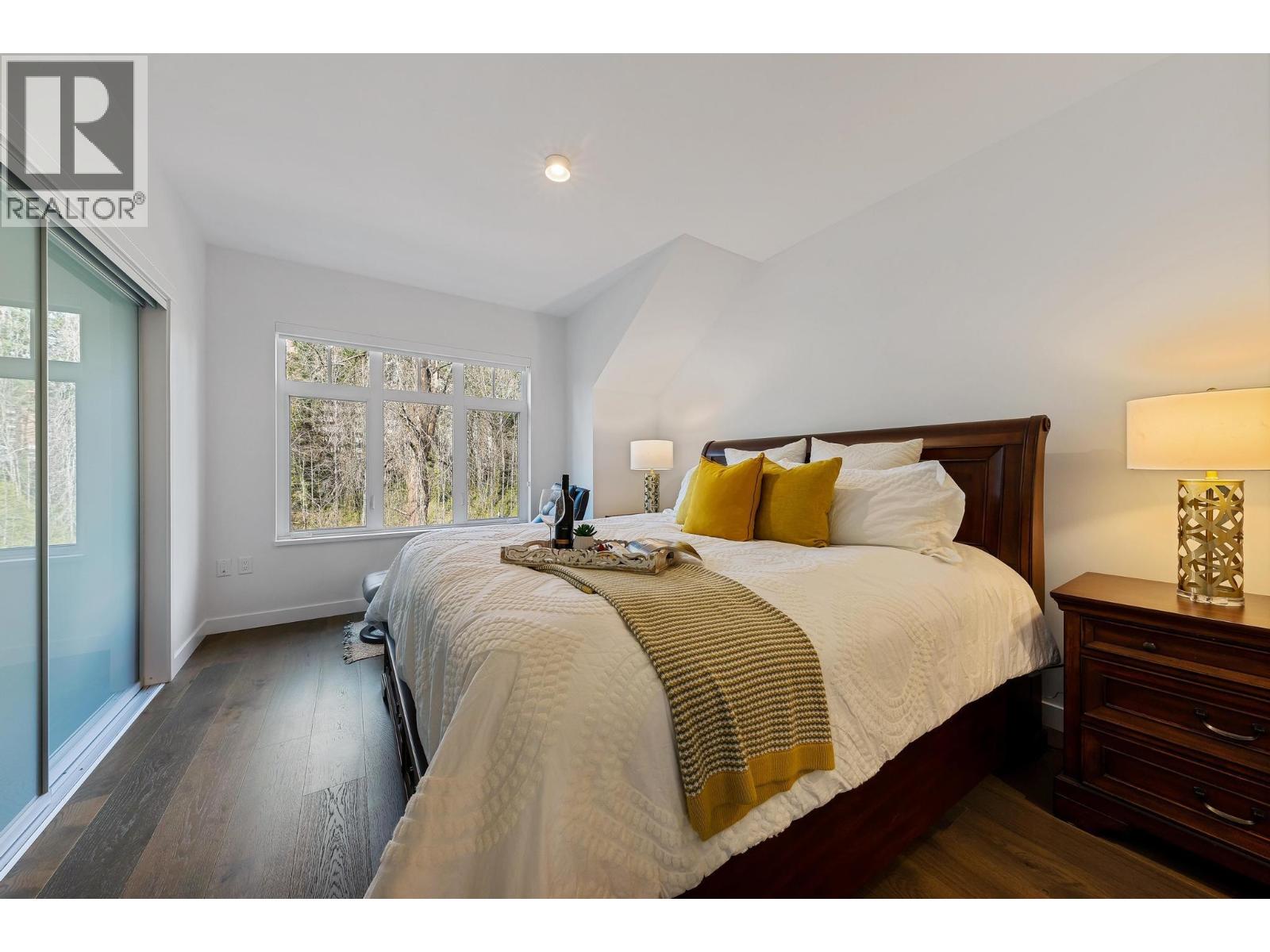 4 1960 GLENAIRE DRIVE, North Vancouver