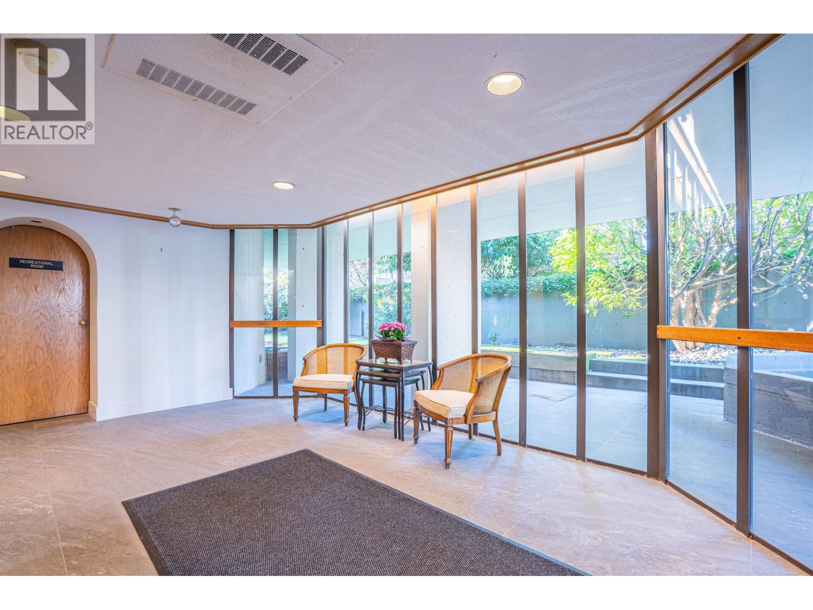 102 747 17TH STREET, West Vancouver