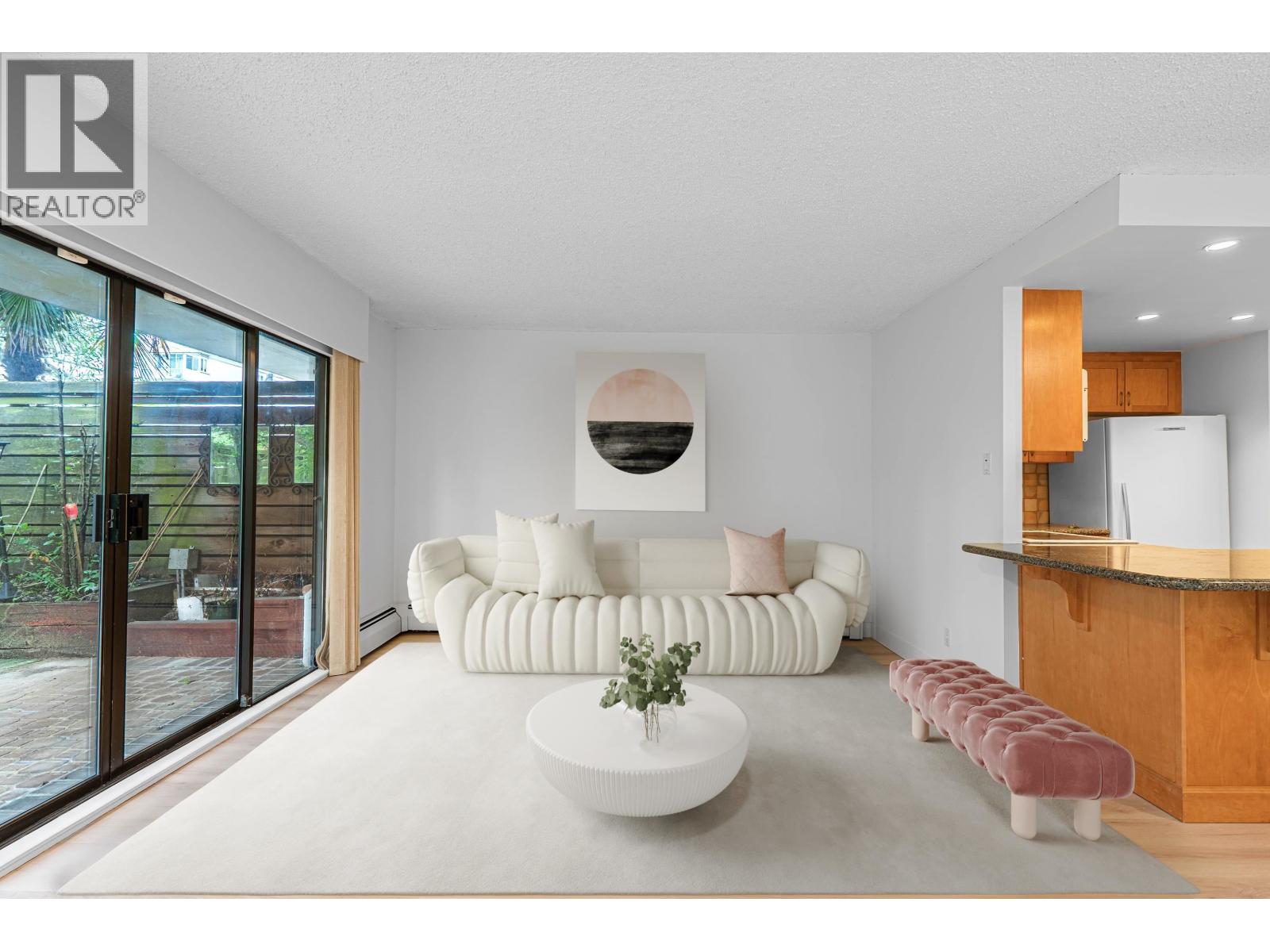 102 747 17TH STREET, West Vancouver