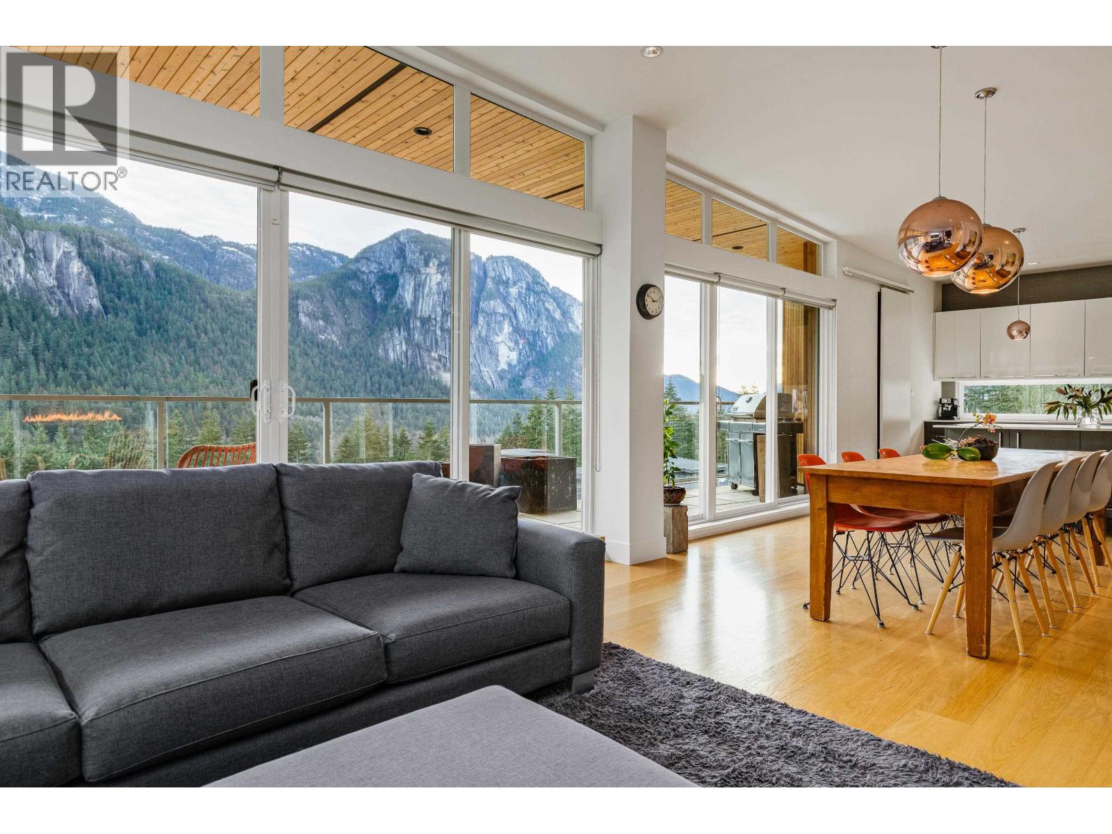 38555 SKY PILOT DRIVE, Squamish