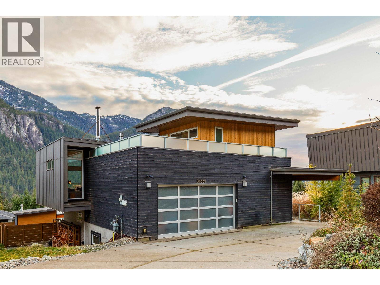 38555 SKY PILOT DRIVE, Squamish