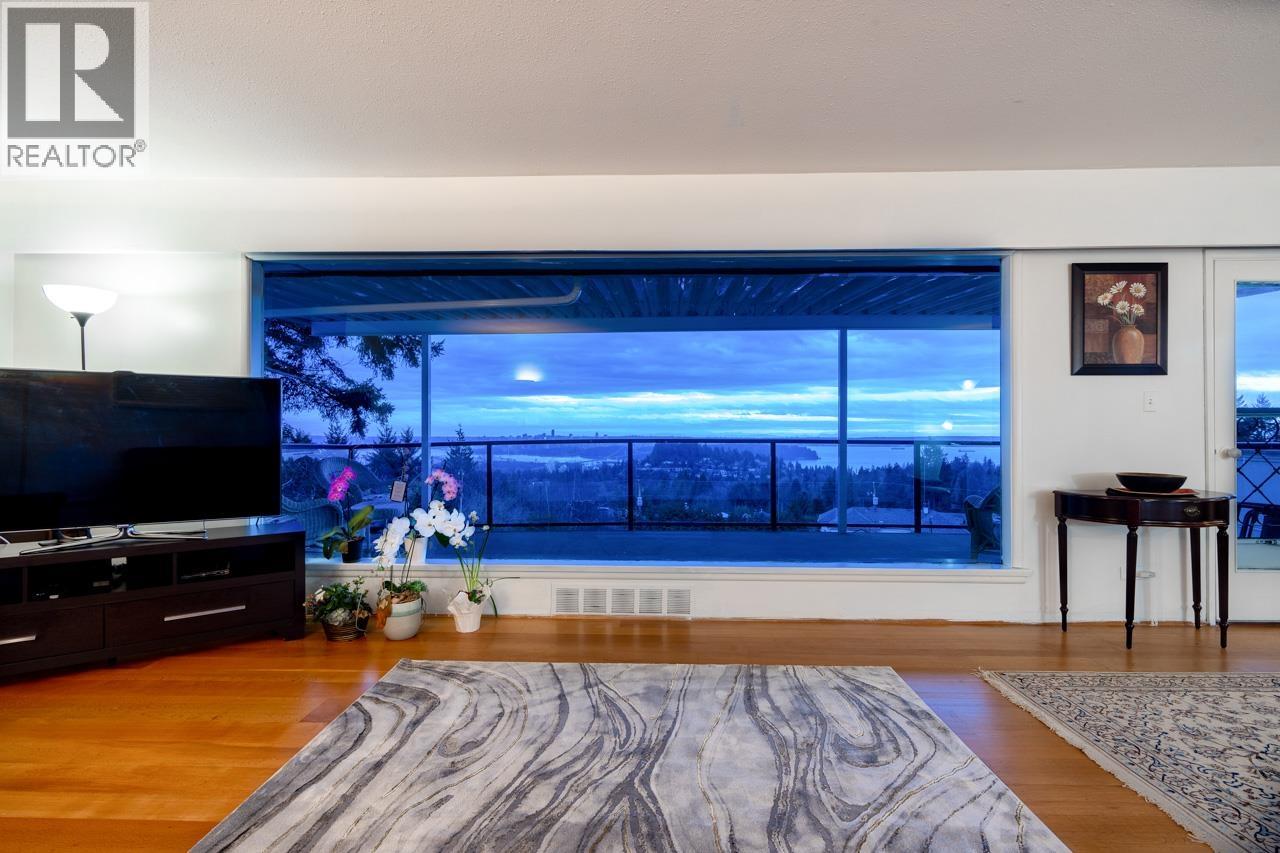 797 EYREMOUNT DRIVE, West Vancouver