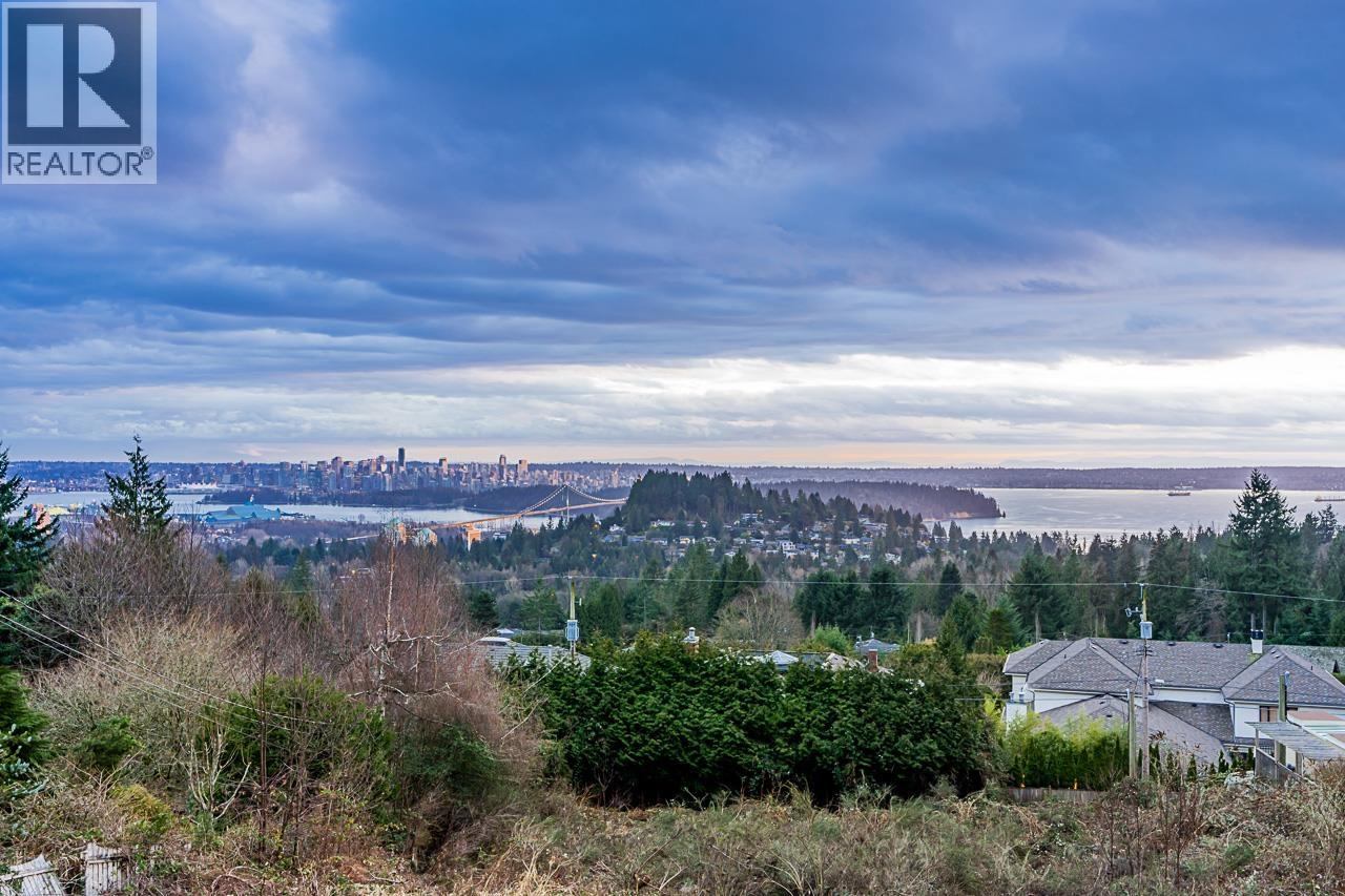 797 EYREMOUNT DRIVE, West Vancouver