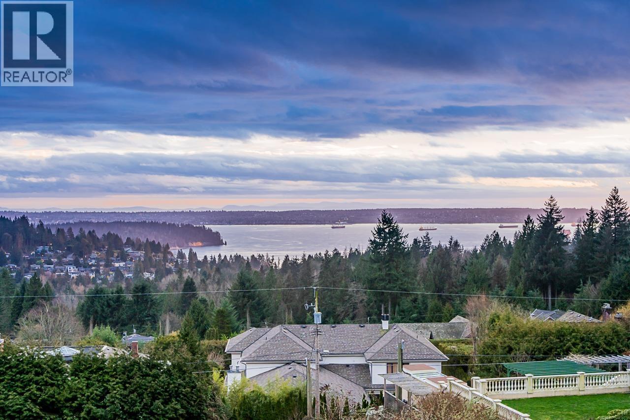 797 EYREMOUNT DRIVE, West Vancouver