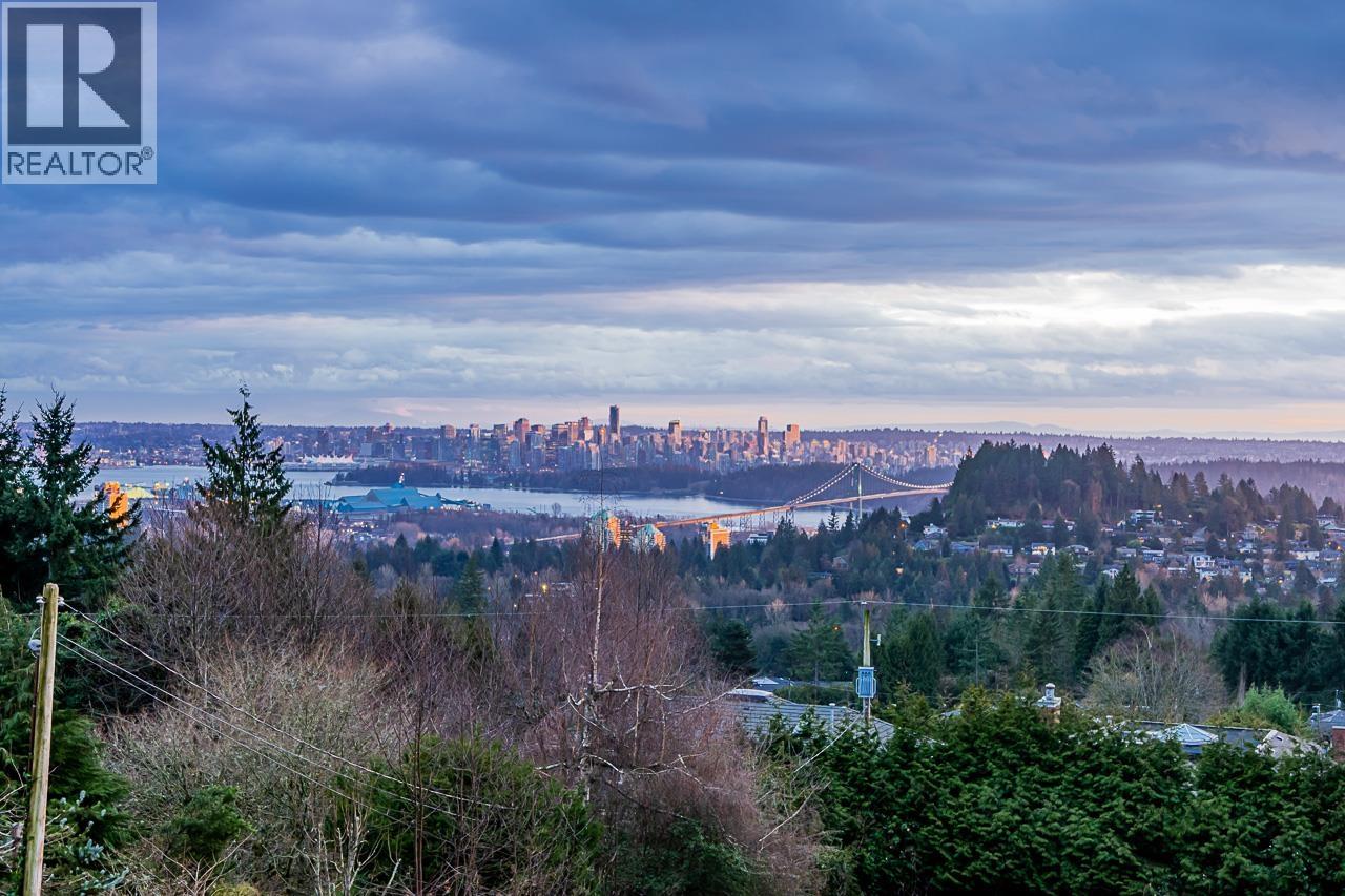 797 EYREMOUNT DRIVE, West Vancouver