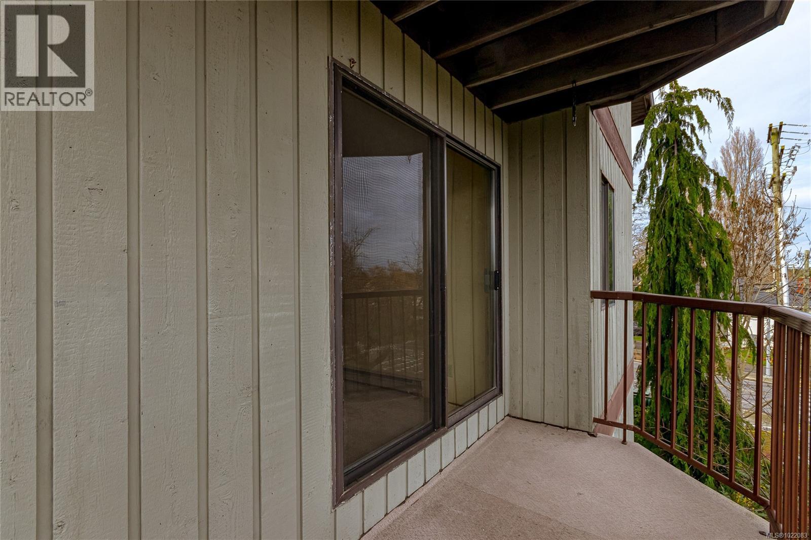 314 1655 Begbie St, Victoria