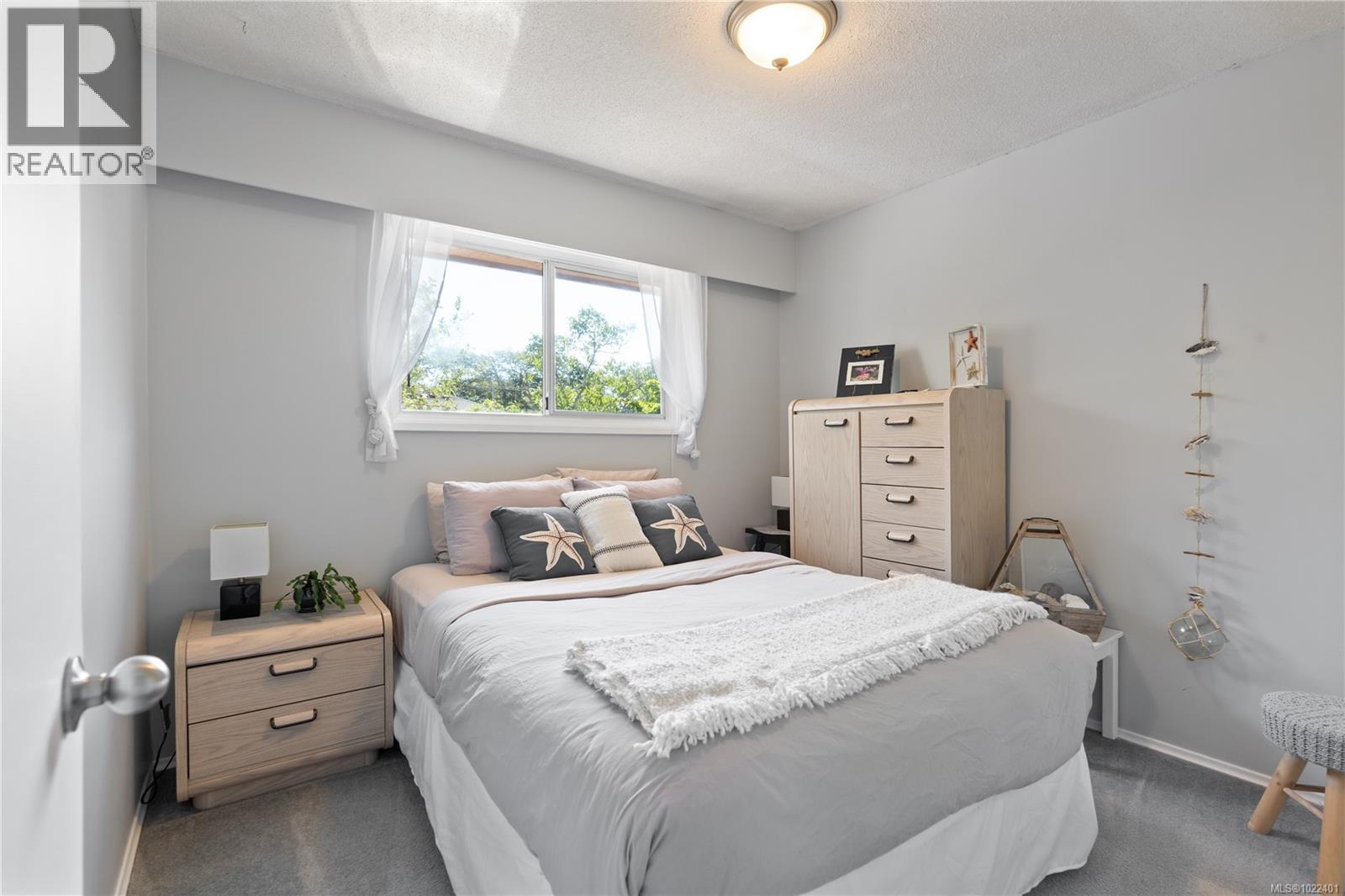 3273 Megaw Pl, Saanich