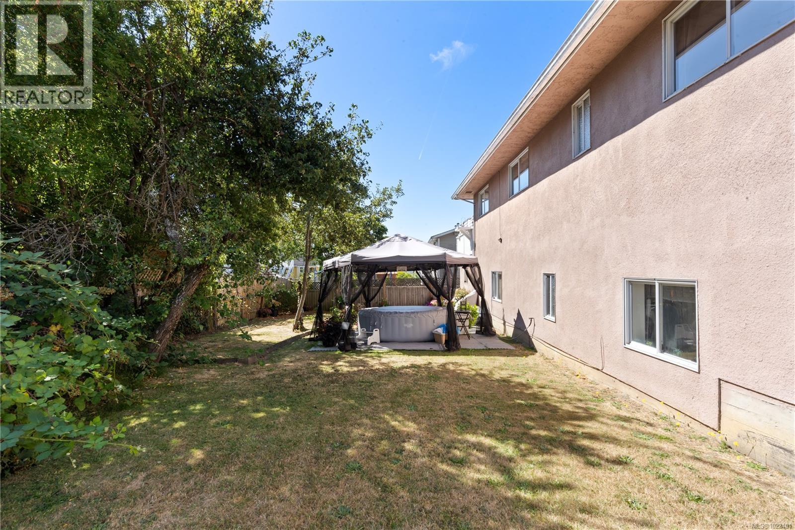 3273 Megaw Pl, Saanich