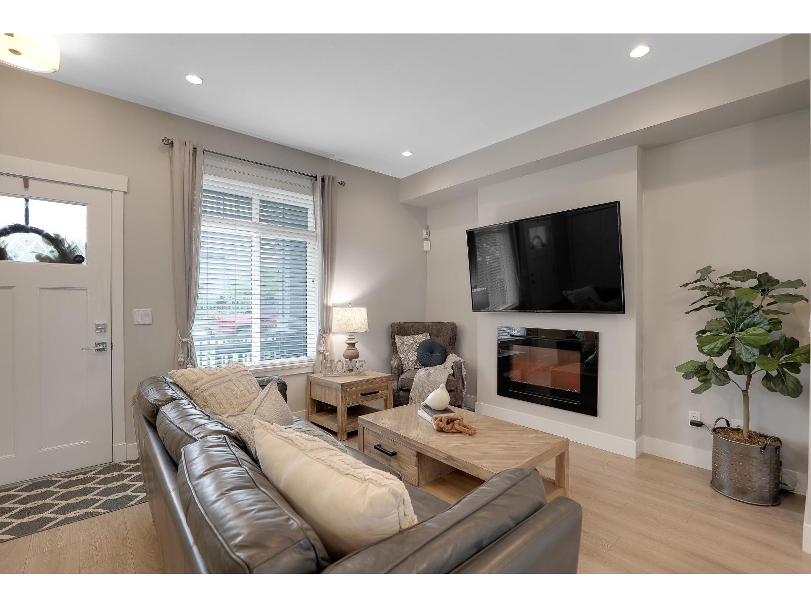 20377 82 AVENUE, Langley