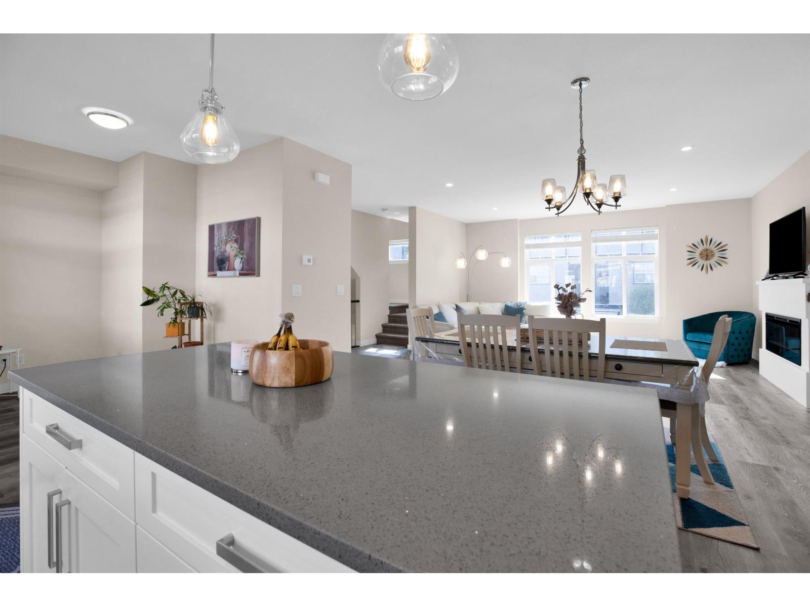 25 7740 GRAND STREET, Mission