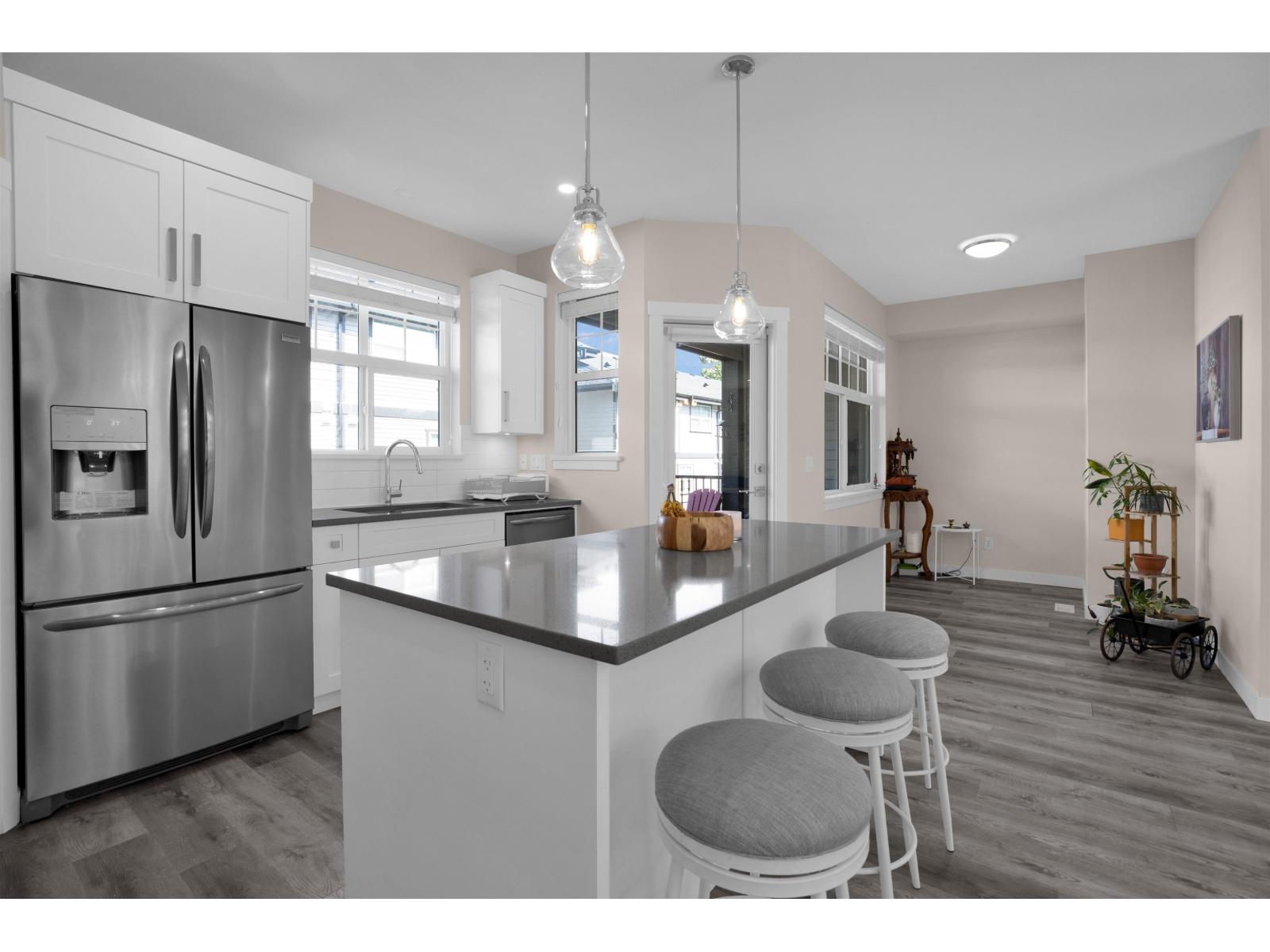 25 7740 GRAND STREET, Mission