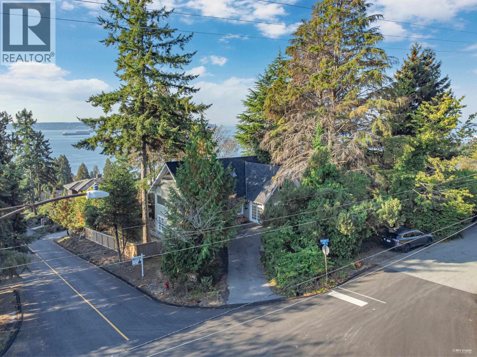 2602 OTTAWA AVENUE, West Vancouver