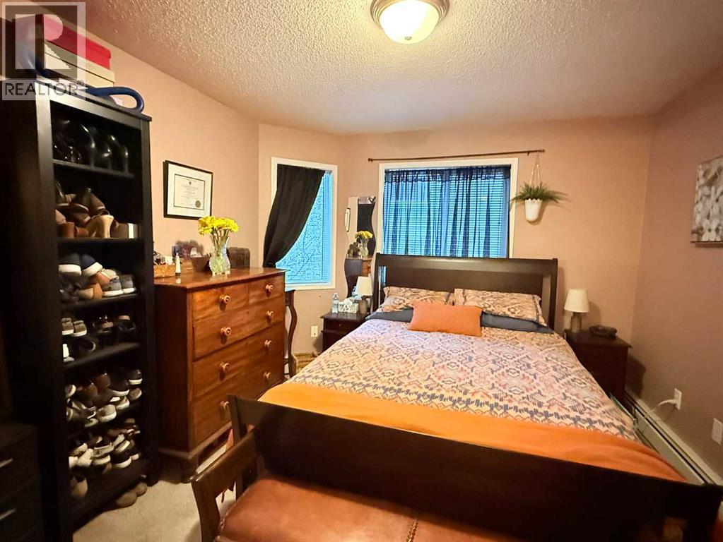 Single Family House for Sale in   Sierra Morena Mews SW Signal Hill Calgary 