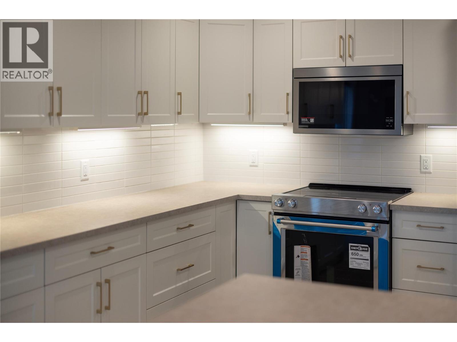 14 2300 Silver Place, Kelowna