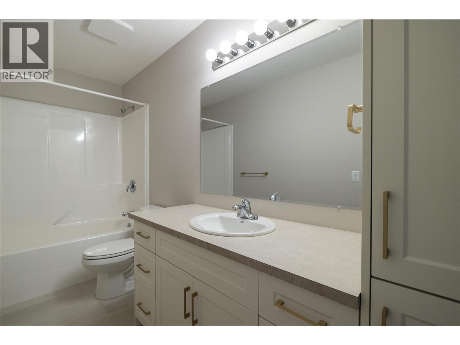 14 2300 Silver Place, Kelowna