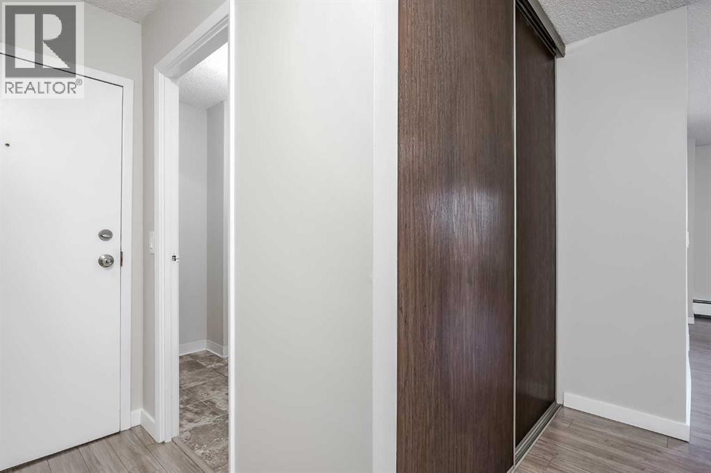 Single Family House for Sale in   Dalton Drive NW Dalhousie Calgary 