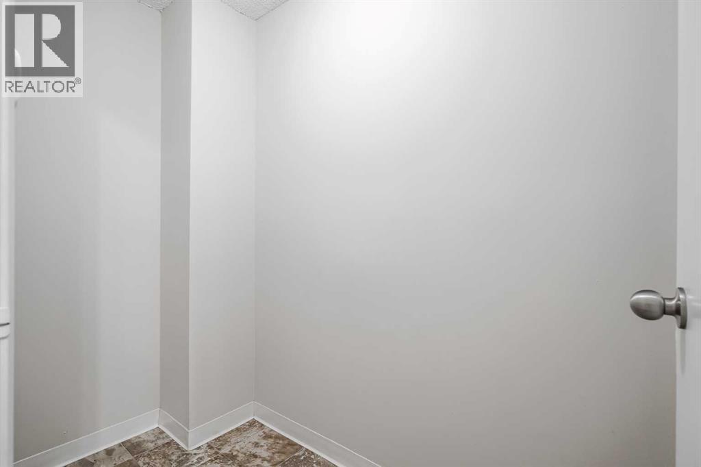 Single Family House for Sale in   Dalton Drive NW Dalhousie Calgary 