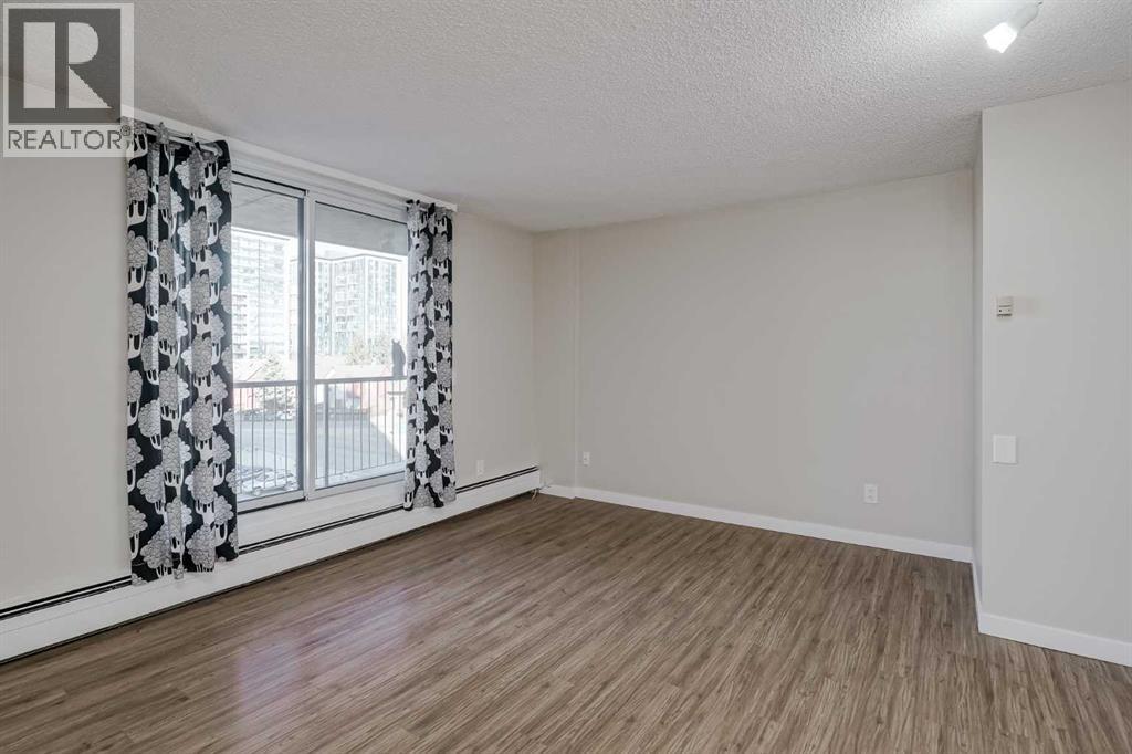 Single Family House for Sale in   Dalton Drive NW Dalhousie Calgary 