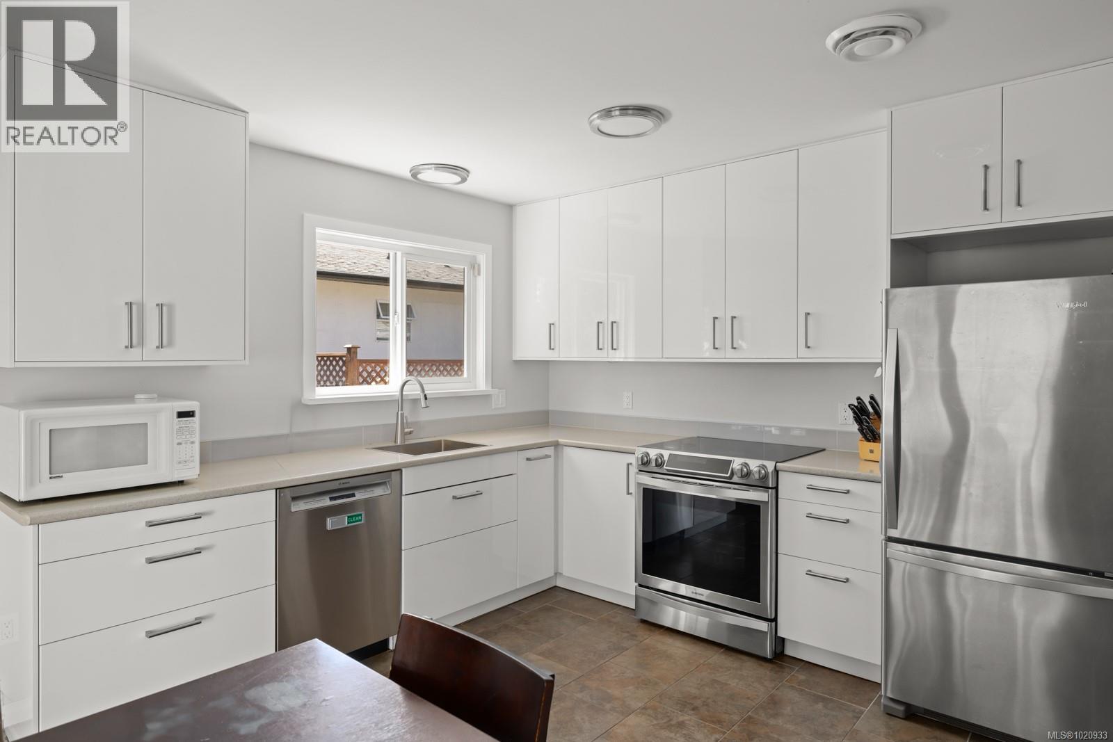 2889 Maurice Lane, Langford