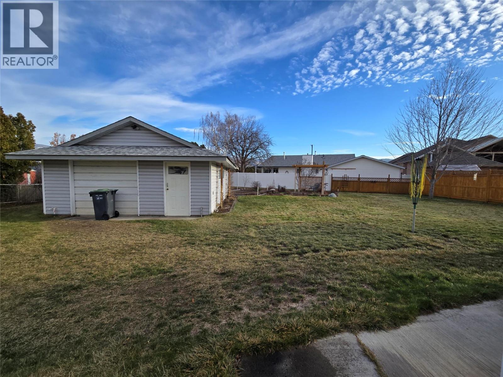 5897 Fairview Place, Oliver