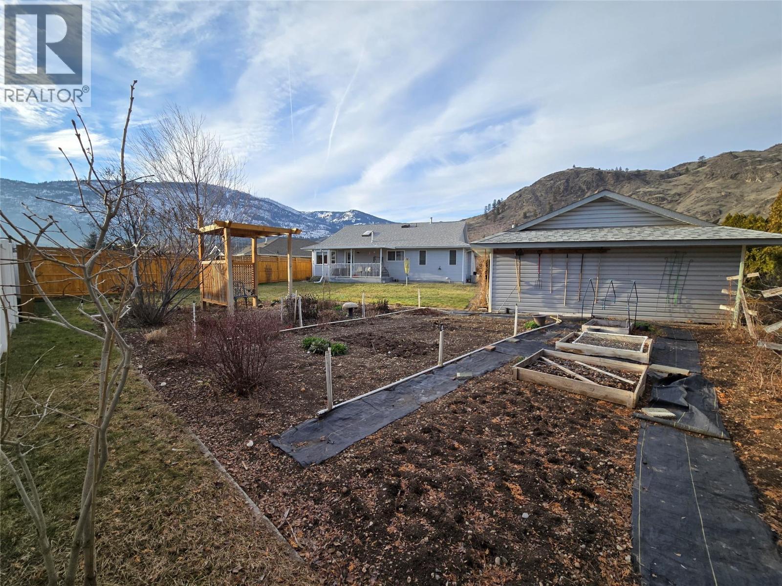 5897 Fairview Place, Oliver