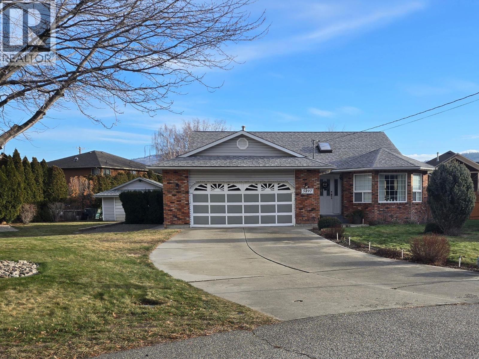 5897 Fairview Place, Oliver