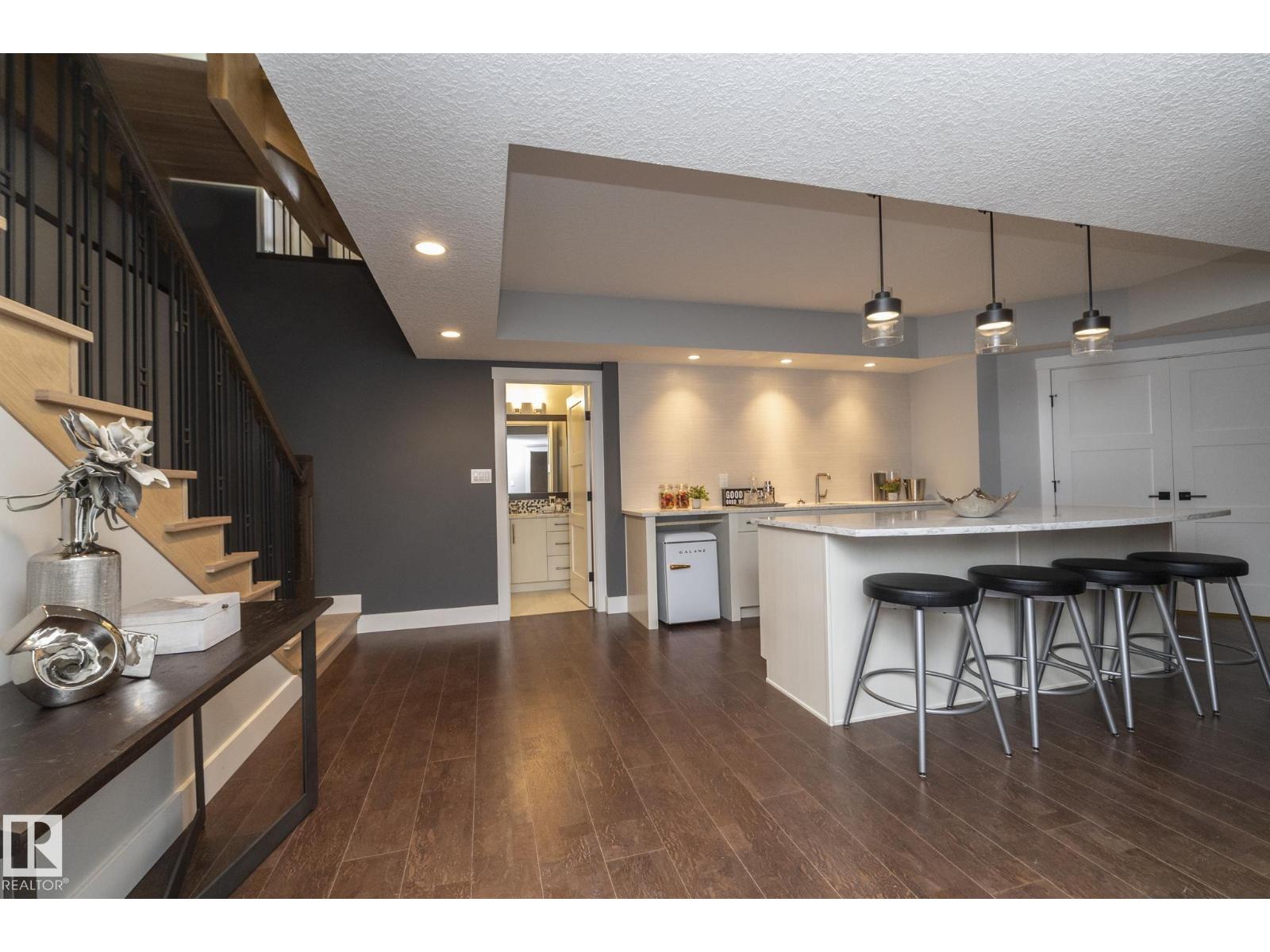 7549 MAY CM NW, Edmonton