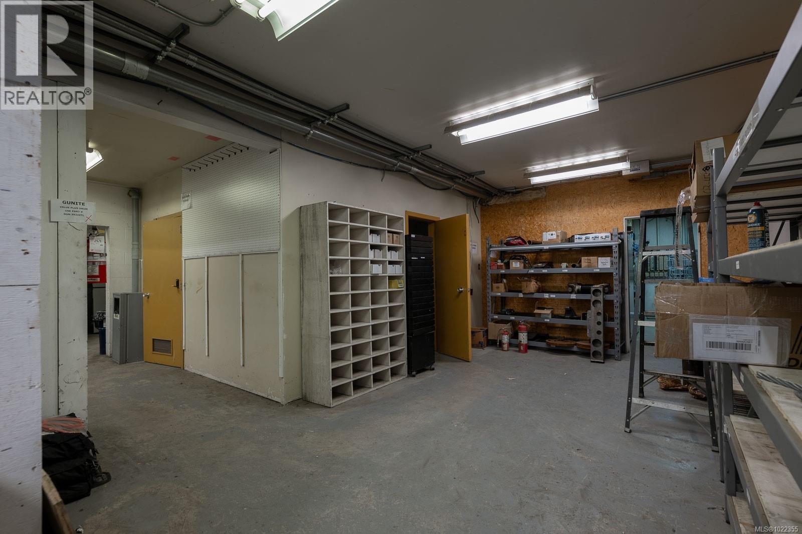 4820 WALLACE ST - 33