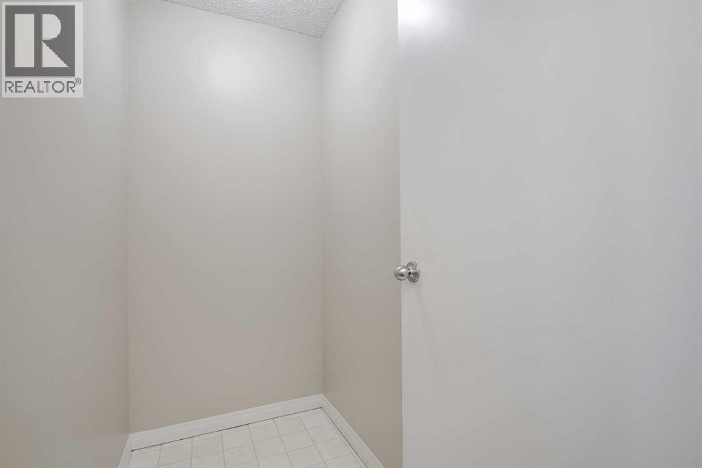 Single Family House for Sale in   Dalton Drive NW Dalhousie Calgary 