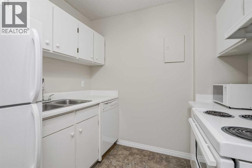 Single Family House for Sale in   Dalton Drive NW Dalhousie Calgary 