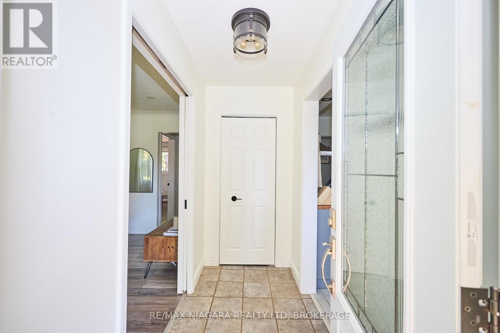 6432 CAROLYN photo 3