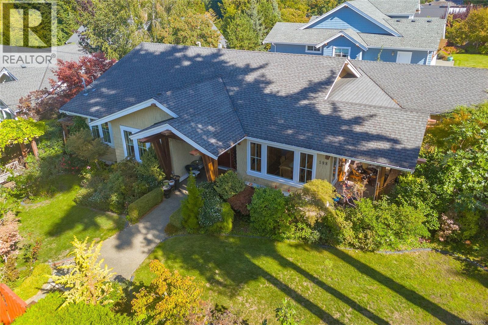 598 Arbutus St, Qualicum Beach