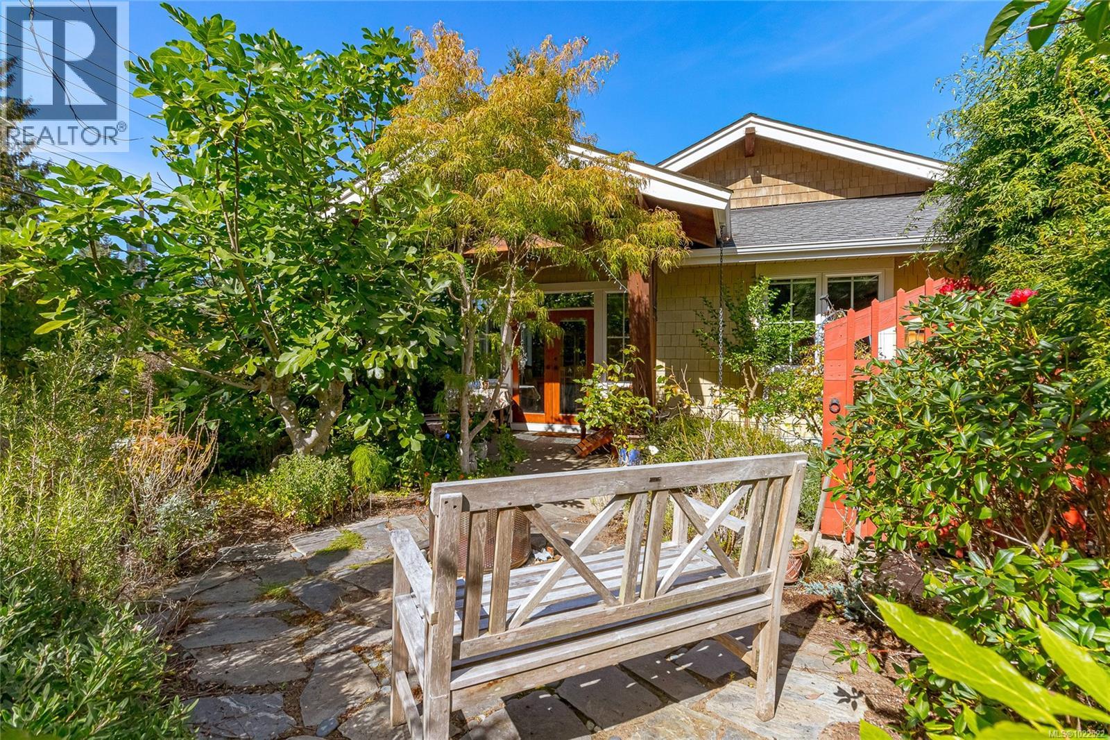 598 Arbutus St, Qualicum Beach