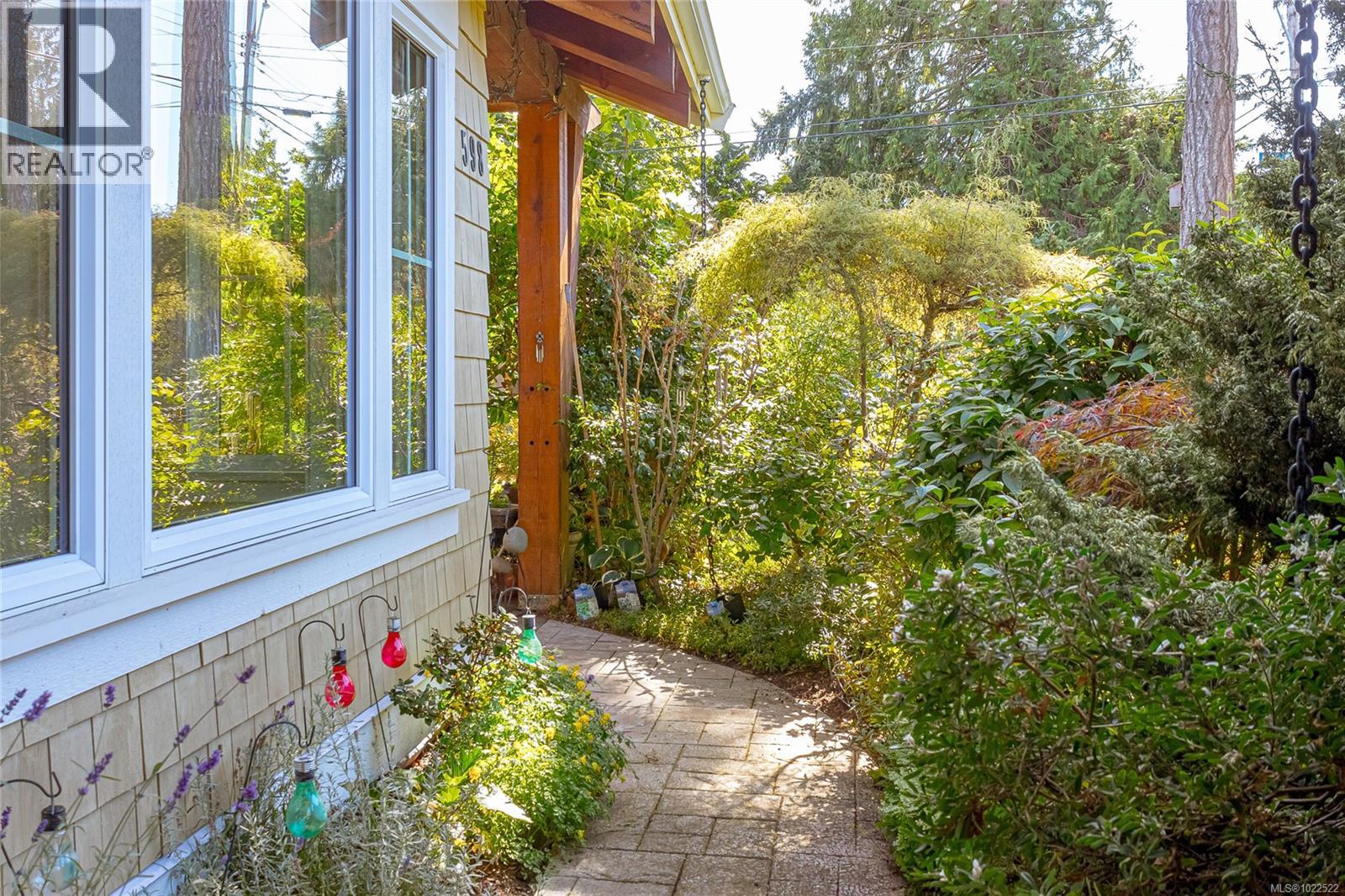 598 Arbutus St, Qualicum Beach