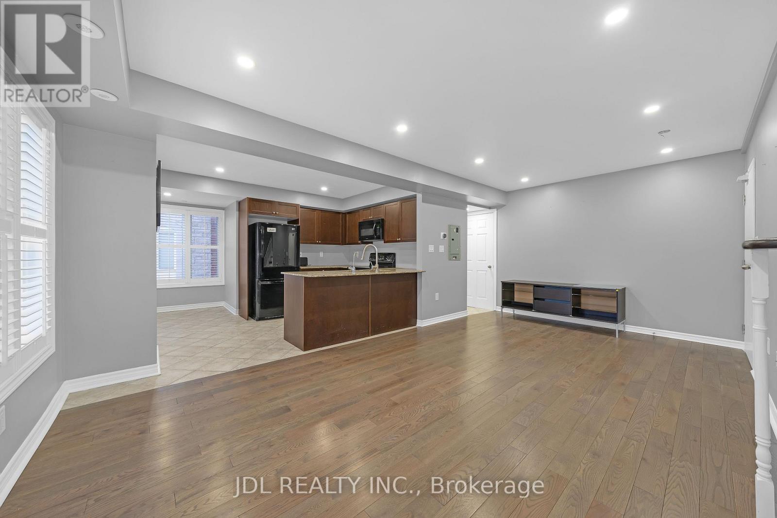 2081 Bur Oak photo 5