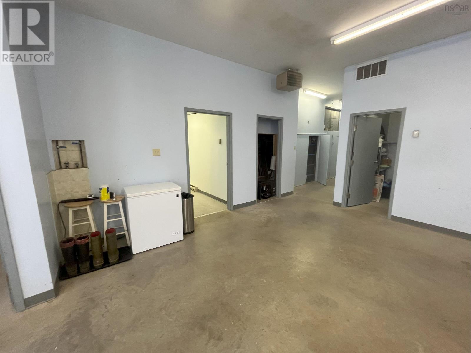 Property 22 of 50 of 6858 Highway 105